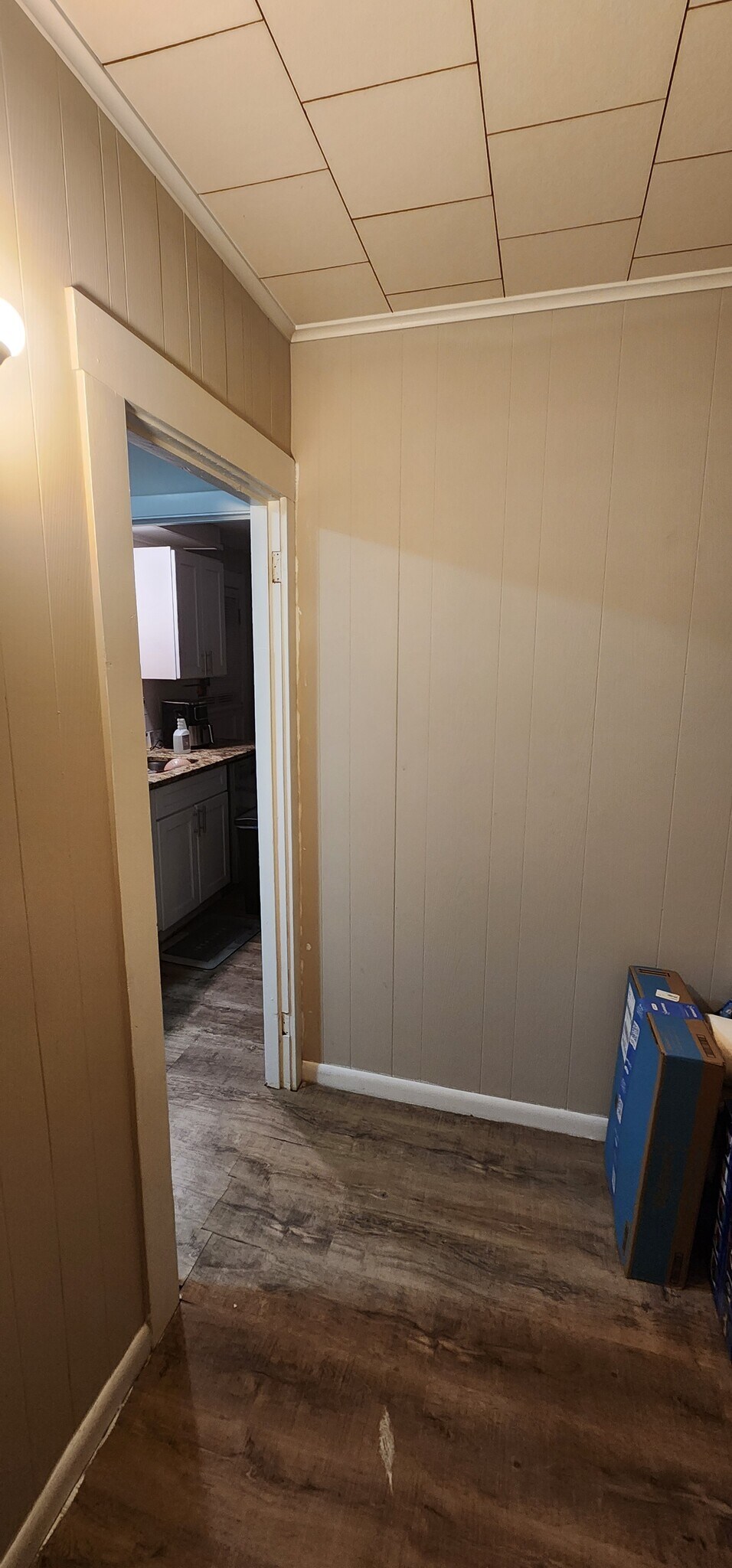 Large storage/room off of bathroom - 4044 Pine St