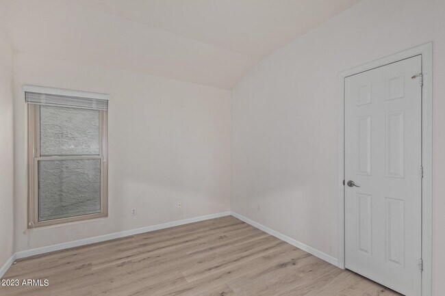 Building Photo - 9414 S 51st St