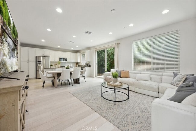 Building Photo - 210 Desert Bloom