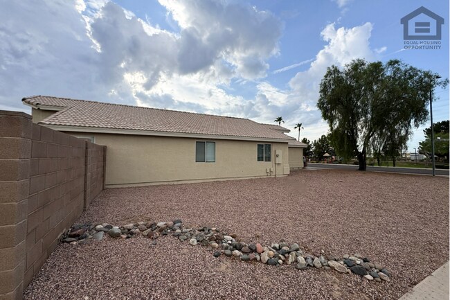 Building Photo - 3Bed/2Bath House at Northern Ave/87th Ave! Move-In Ready on 09/10/2026! – Corner Lot!