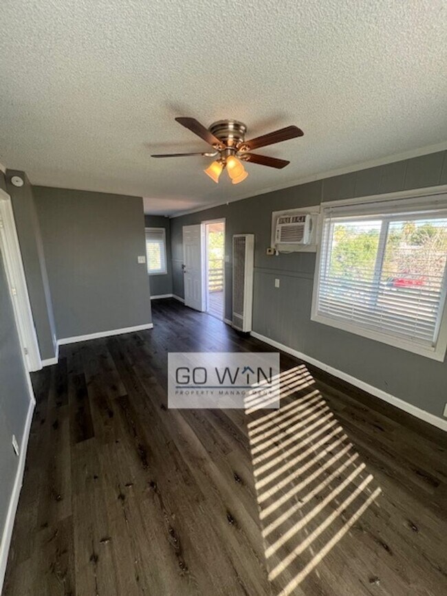 Building Photo - 1836 E Harvard St