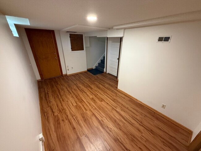 Building Photo - 3901 N Thomas Ave