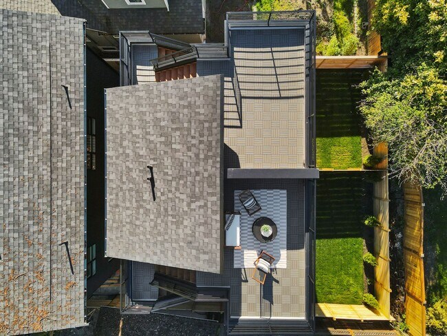 Building Photo - Modern Elegance in the Heart of Wallingford