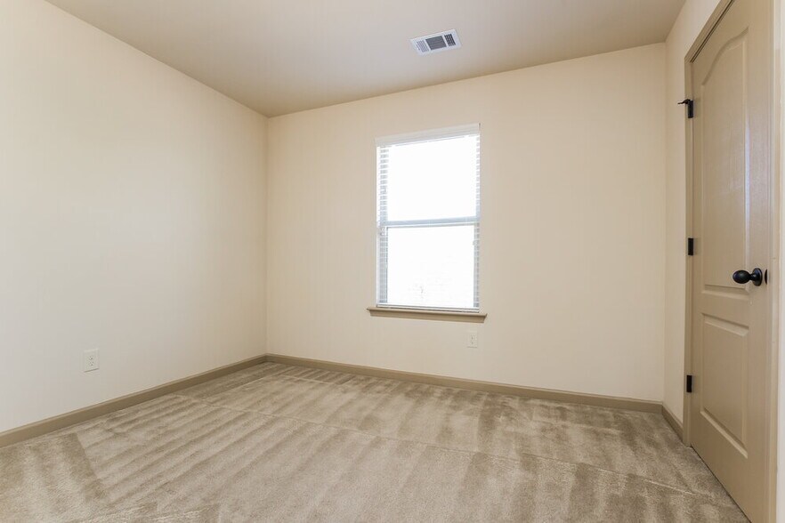 Building Photo - 500 Ballyshannon Dr