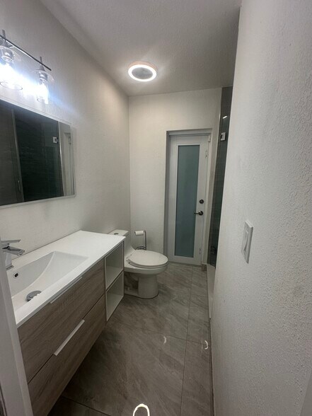 Building Photo - 4942 SW 140th Ave
