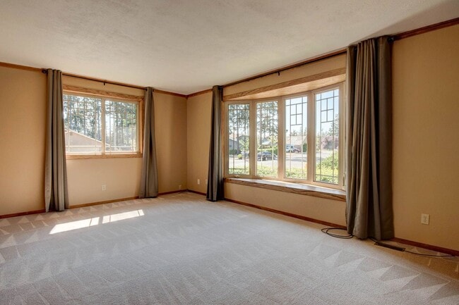 Building Photo - 3 Bed 2 Bath Home