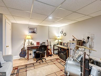 Building Photo - Meticulously maintained 2 bed 2 bath home