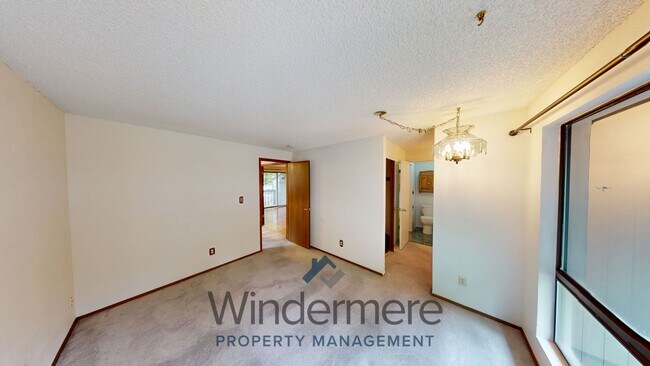 Building Photo - 601 Village Way