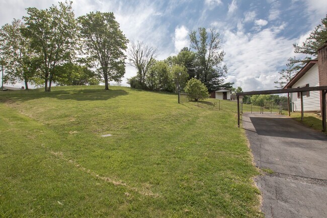 Building Photo - ONE YEAR LEASE WITH POSSIBLE LEASE PURCHAS...