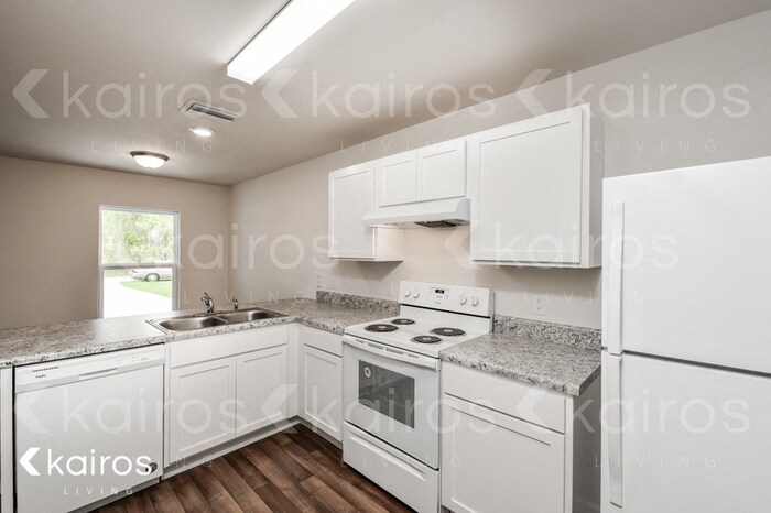 Building Photo - 27382 Pasadena Dr