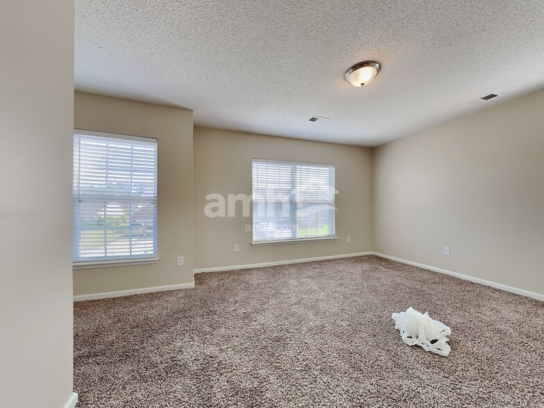 Building Photo - 105 Walton Pl