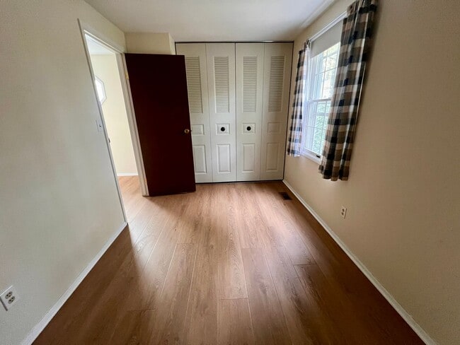 Building Photo - Beautiful Home - 3 Bedroom 2.5 Bathroom - ...
