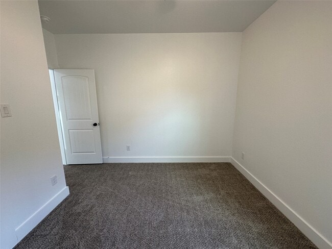 Building Photo - 243 Broadhurst Dr