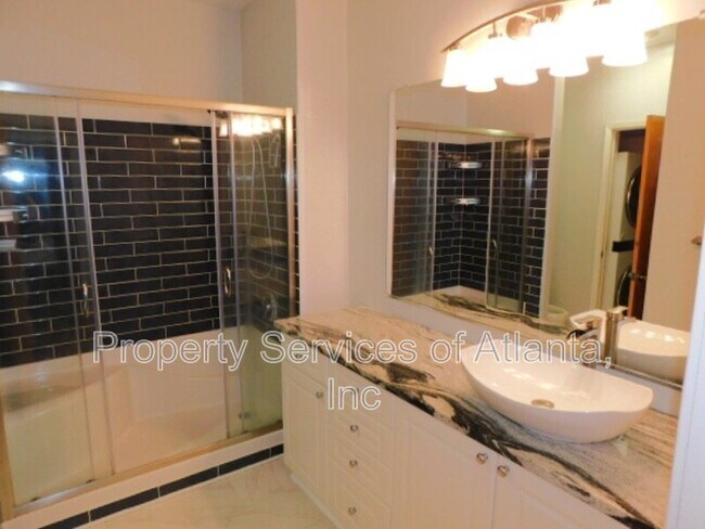 Building Photo - 1755 Liberty Ln