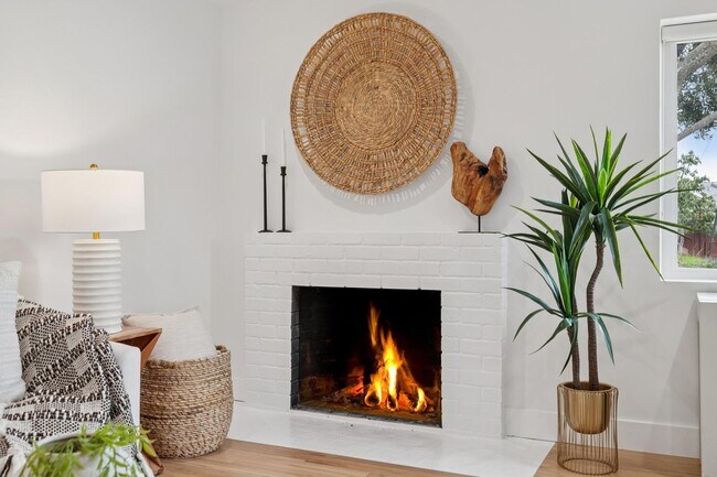 Building Photo - Updated Woodland Estates Home