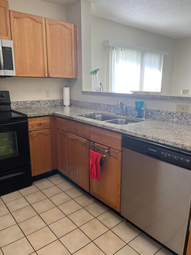 Building Photo - 1731 Shoreside Cir