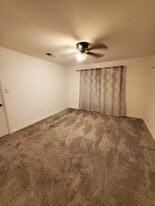 Building Photo - 916 Country Club Ln