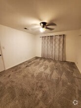 Building Photo - 916 Country Club Ln