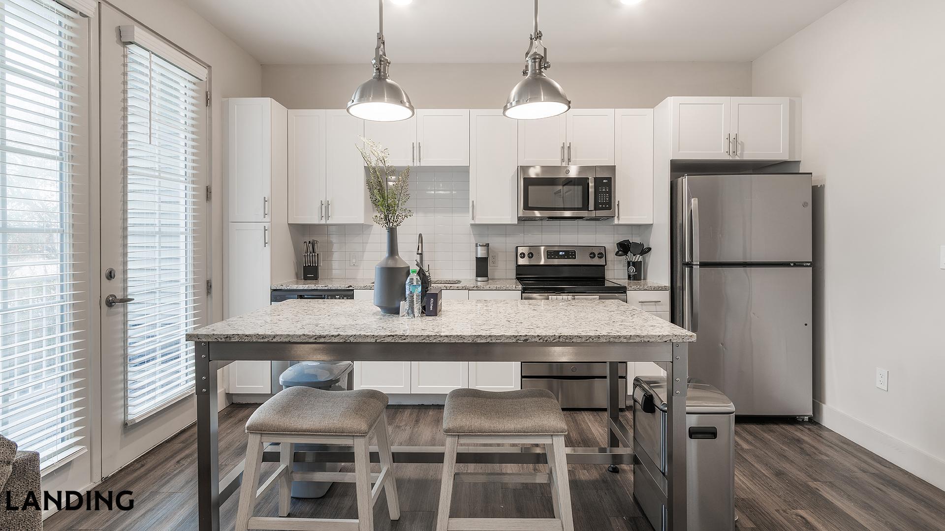 Building Photo - 5885 Lakehurst Dr