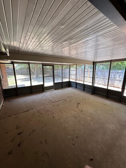 Building Photo - 301 N Morgan Dr