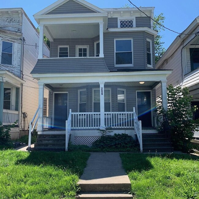 Primary Photo - 206 Ontario St