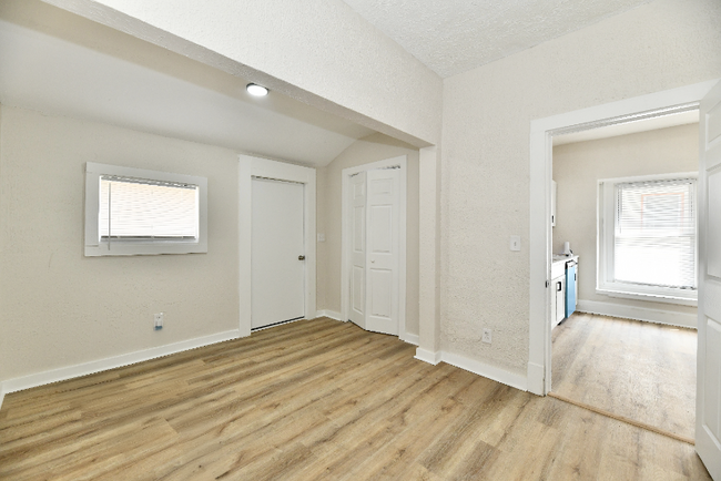 Building Photo - 1145 N Belleview Pl