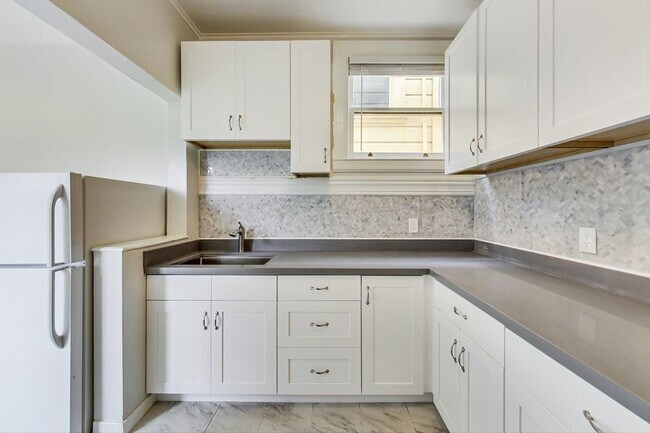 Building Photo - 1338 Haight St