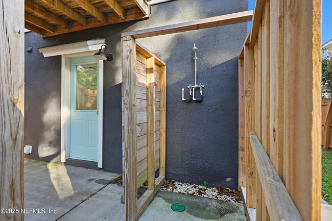 Building Photo - 420 3rd St S