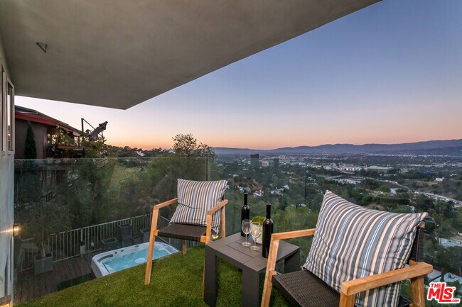 Building Photo - 7177 Pacific View Dr