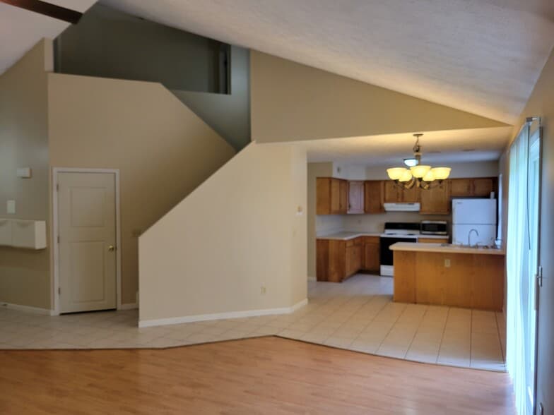 Building Photo - Hidden Pines Townhomes