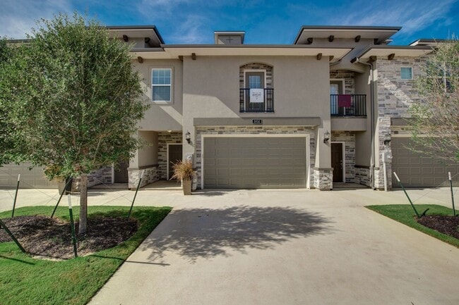 Building Photo - Available August 2026! Gorgeous 4 Bed, 4.5...