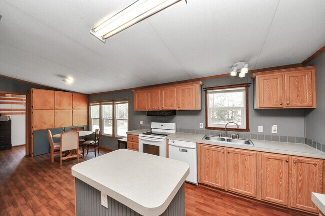 Building Photo - 16338 Hill Country Ct