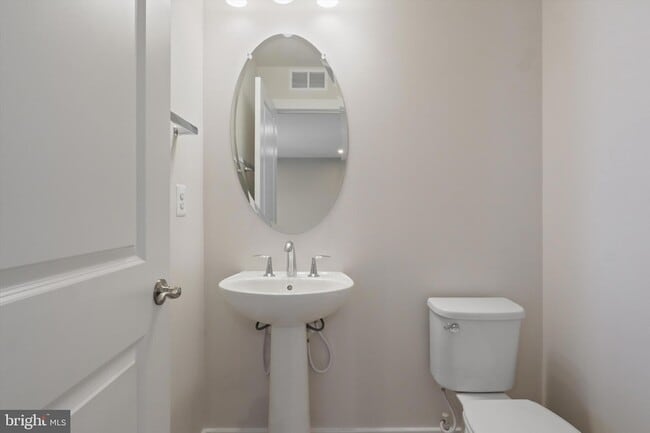 Building Photo - 1780 Cherry Birch St