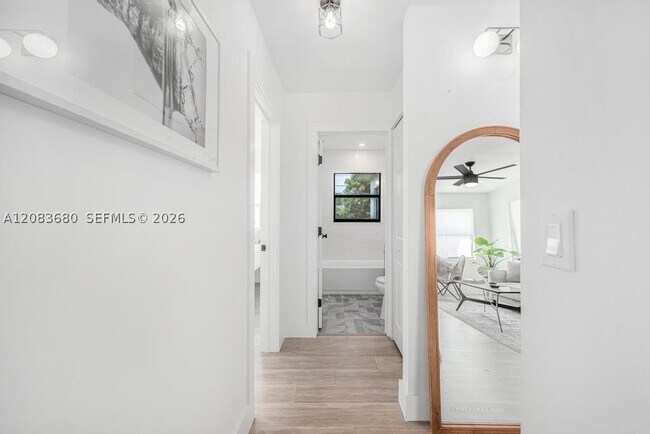 Building Photo - 218 SW 10th Ave