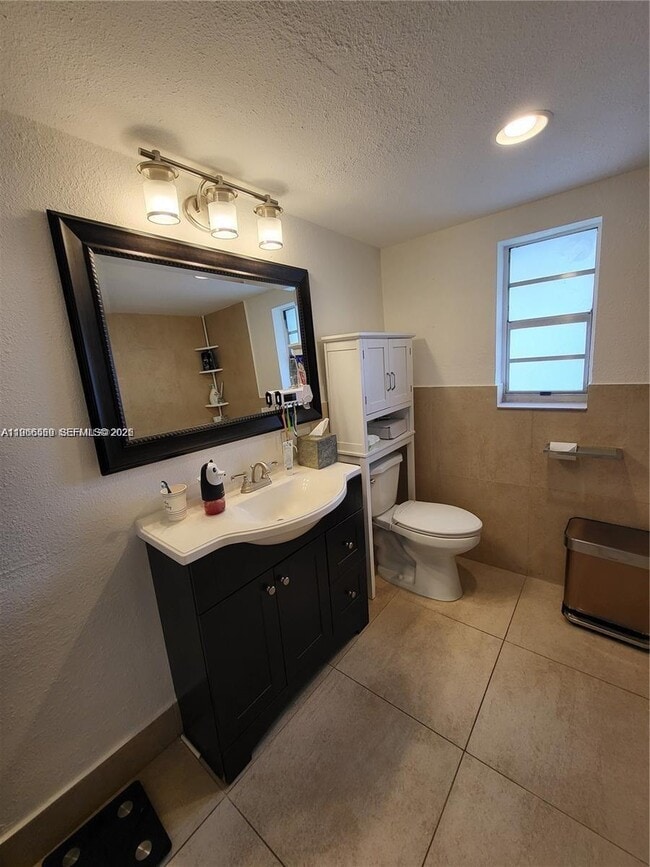 Building Photo - 6711 N Kendall Dr