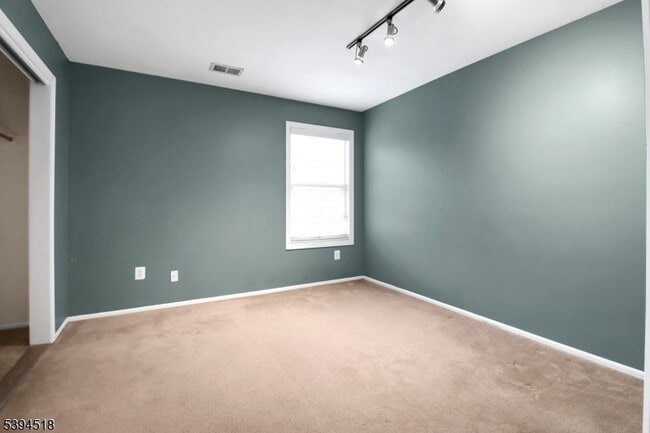 Building Photo - 121 Country Club Dr