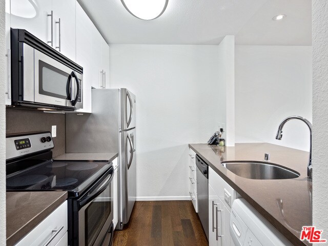 Kitchen - 141 S Clark Dr