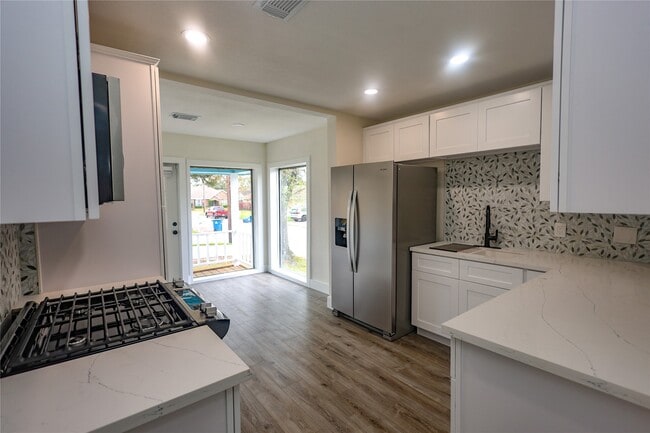 Building Photo - 602 Higgins St