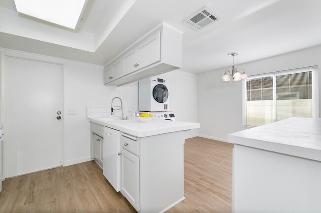 Building Photo - 1138 N Valley St