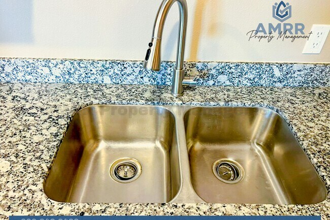 Building Photo - 1301 E 16th St