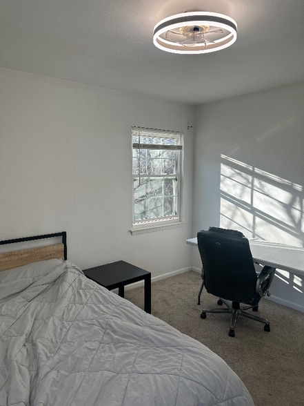 Building Photo - 1902 SE 4th St