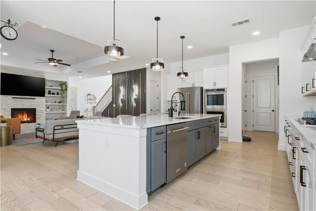 Building Photo - 415 Oakleigh Ave