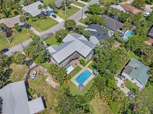 Building Photo - 430 Arricola Ave