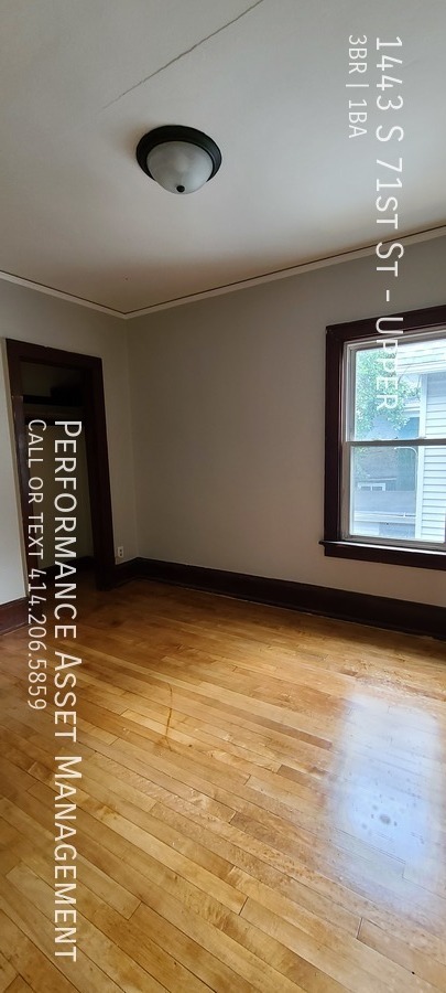 Building Photo - Cozy 3BR unit in West Allis