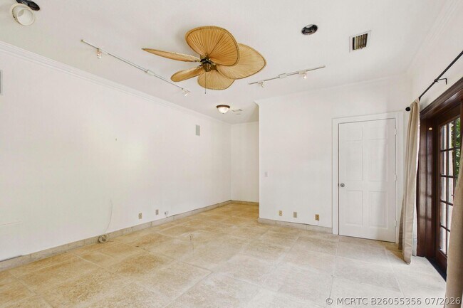 Building Photo - 107 Flagler Promenade S