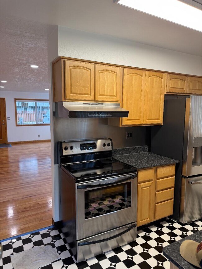 Building Photo - 1702 Winchell Ave