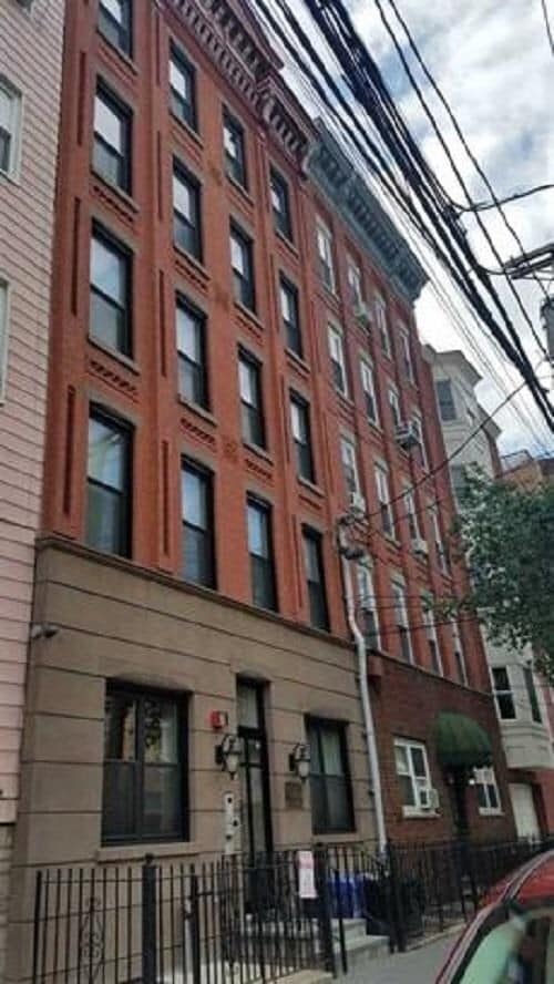 Building Photo - 525 Adams St