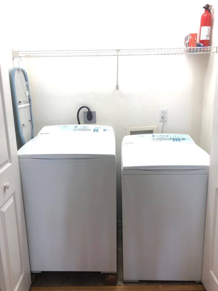 Laundry area - 875 NW 11th Ave