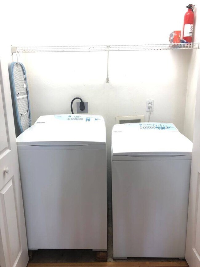 Laundry area - 875 NW 11th Ave