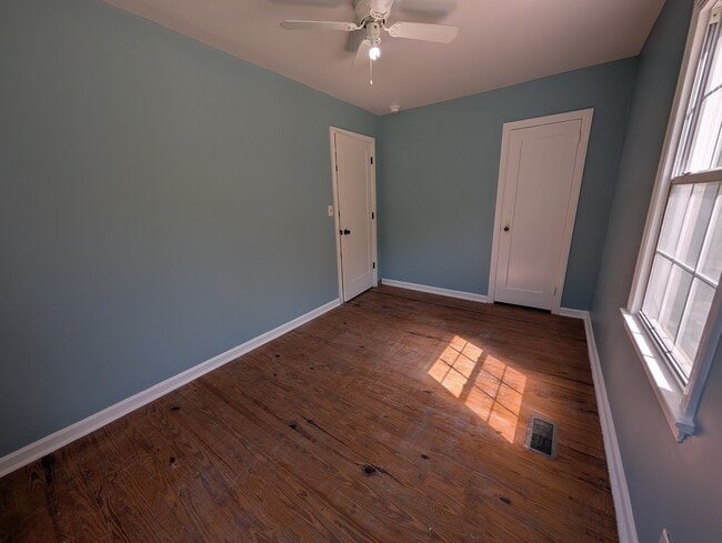 Building Photo - 427 Crossway Rd